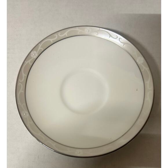 Wedgwood Icing 5 Piece Place Setting. kk433 - Picture 3 of 9